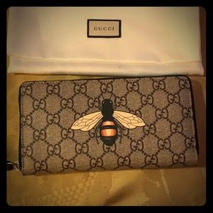 Gucci bee wallet
